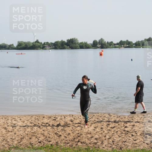21.06.2025 - 27. Vierlanden-Triathlon MichiJ http://msf.ph/oto/7979203 15.06.2026 08:55:36 Schwimmen 225 meine-sportfotos.de