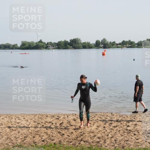 21.06.2025 - 27. Vierlanden-Triathlon MichiJ http://msf.ph/oto/7979210 15.06.2026 08:55:36 Schwimmen 225 meine-sportfotos.de
