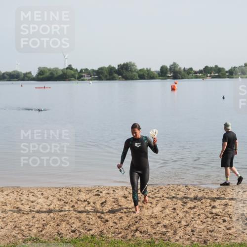 21.06.2025 - 27. Vierlanden-Triathlon MichiJ http://msf.ph/oto/7979213 15.06.2026 08:55:37 Schwimmen 225 meine-sportfotos.de
