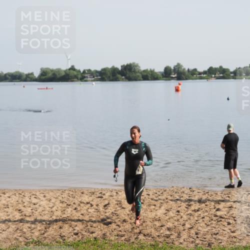21.06.2025 - 27. Vierlanden-Triathlon MichiJ http://msf.ph/oto/7979226 15.06.2026 08:55:37 Schwimmen 225 meine-sportfotos.de