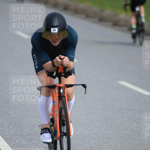 15.06.2025 - 27. Vierlanden-Triathlon H.Heesch http://msf.ph/oto/7979229 15.06.2025 10:30:18 Radfahren 38, 185, 239, 248, 515, 602 meine-sportfotos.de