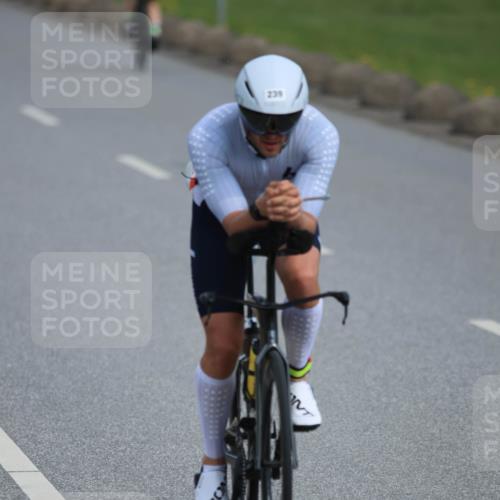 15.06.2025 - 27. Vierlanden-Triathlon H.Heesch http://msf.ph/oto/7979237 15.06.2025 10:30:21 Radfahren 38, 185, 239, 248, 515, 563, 602 meine-sportfotos.de