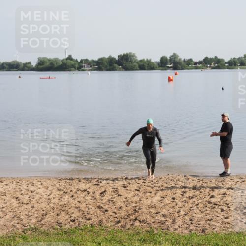 21.06.2025 - 27. Vierlanden-Triathlon MichiJ http://msf.ph/oto/7979243 15.06.2026 08:56:15 Schwimmen 239 meine-sportfotos.de