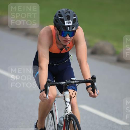 15.06.2025 - 27. Vierlanden-Triathlon H.Heesch http://msf.ph/oto/7979272 15.06.2025 10:31:05 Radfahren 11, 111, 135, 297, 303, 310, 356, 474 meine-sportfotos.de