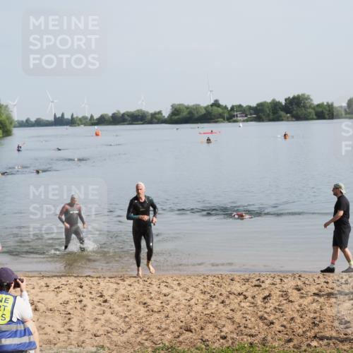 21.06.2025 - 27. Vierlanden-Triathlon MichiJ http://msf.ph/oto/7979311 15.06.2026 08:58:03 Schwimmen 157 meine-sportfotos.de