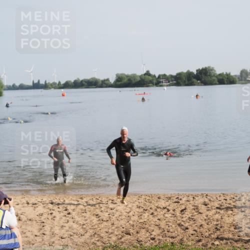 21.06.2025 - 27. Vierlanden-Triathlon MichiJ http://msf.ph/oto/7979327 15.06.2026 08:58:04 Schwimmen 151, 157 meine-sportfotos.de