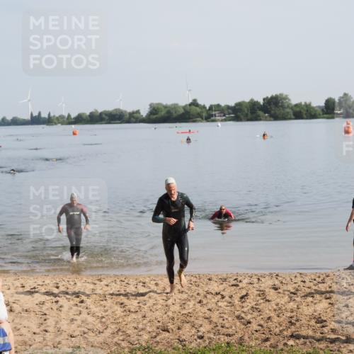 21.06.2025 - 27. Vierlanden-Triathlon MichiJ http://msf.ph/oto/7979339 15.06.2026 08:58:04 Schwimmen 151, 157 meine-sportfotos.de