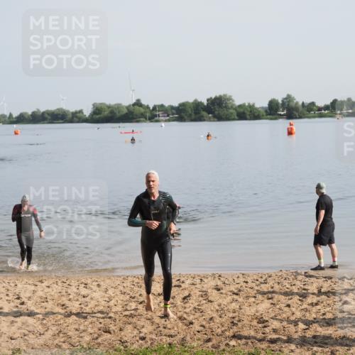 21.06.2025 - 27. Vierlanden-Triathlon MichiJ http://msf.ph/oto/7979349 15.06.2026 08:58:05 Schwimmen 151, 157 meine-sportfotos.de