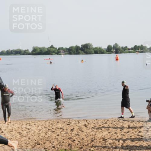 21.06.2025 - 27. Vierlanden-Triathlon MichiJ http://msf.ph/oto/7979385 15.06.2026 08:58:07 Schwimmen 151, 157 meine-sportfotos.de