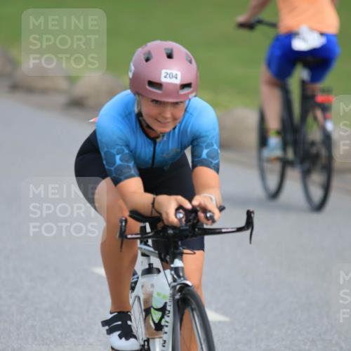 15.06.2025 - 27. Vierlanden-Triathlon H.Heesch http://msf.ph/oto/7979395 15.06.2025 10:32:41 Radfahren 12, 204, 209, 219, 261, 318, 327, 498 meine-sportfotos.de