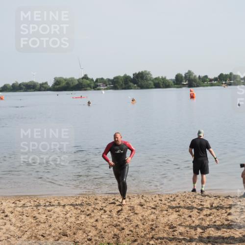 21.06.2025 - 27. Vierlanden-Triathlon MichiJ http://msf.ph/oto/7979429 15.06.2026 08:58:14 Schwimmen 151, 157, 232 meine-sportfotos.de