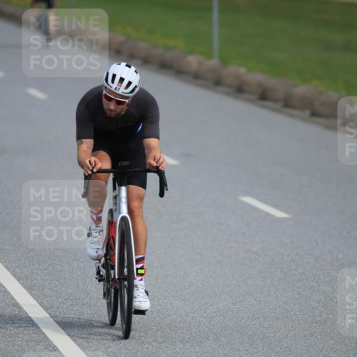 15.06.2025 - 27. Vierlanden-Triathlon H.Heesch http://msf.ph/oto/7979434 15.06.2025 10:33:17 Radfahren 59, 67, 100, 176, 326, 438 meine-sportfotos.de