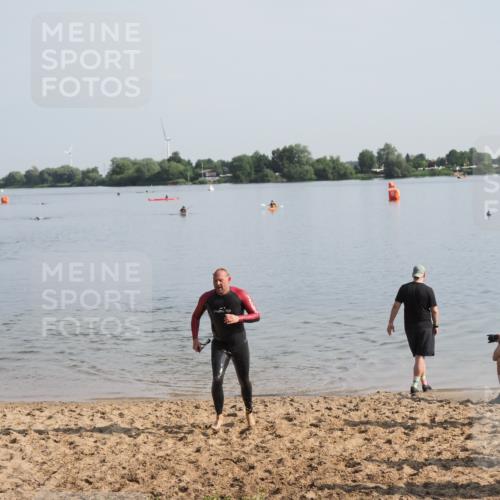 21.06.2025 - 27. Vierlanden-Triathlon MichiJ http://msf.ph/oto/7979440 15.06.2026 08:58:15 Schwimmen 151, 232 meine-sportfotos.de
