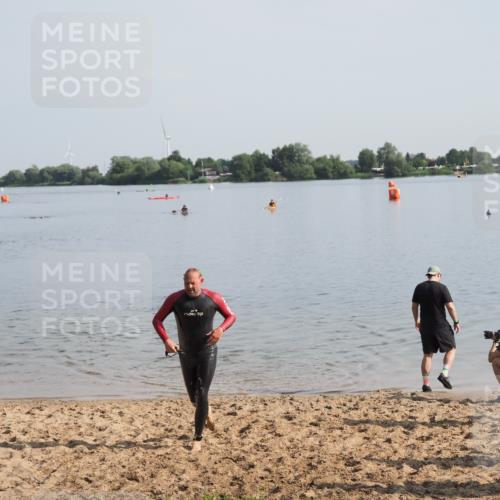 21.06.2025 - 27. Vierlanden-Triathlon MichiJ http://msf.ph/oto/7979455 15.06.2026 08:58:15 Schwimmen 151, 232 meine-sportfotos.de