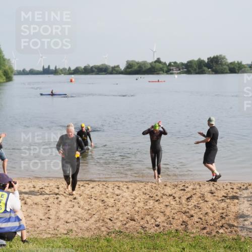 21.06.2025 - 27. Vierlanden-Triathlon MichiJ http://msf.ph/oto/7979466 15.06.2026 08:58:49 Schwimmen 208, 236 meine-sportfotos.de
