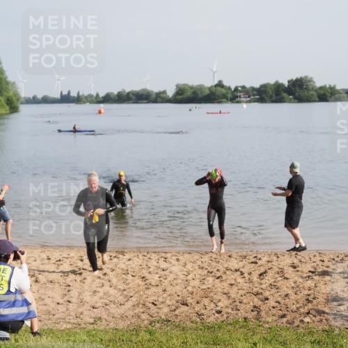 21.06.2025 - 27. Vierlanden-Triathlon MichiJ http://msf.ph/oto/7979475 15.06.2026 08:58:50 Schwimmen 208, 236 meine-sportfotos.de