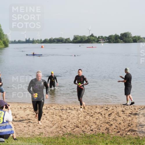 21.06.2025 - 27. Vierlanden-Triathlon MichiJ http://msf.ph/oto/7979489 15.06.2026 08:58:51 Schwimmen 208, 236 meine-sportfotos.de
