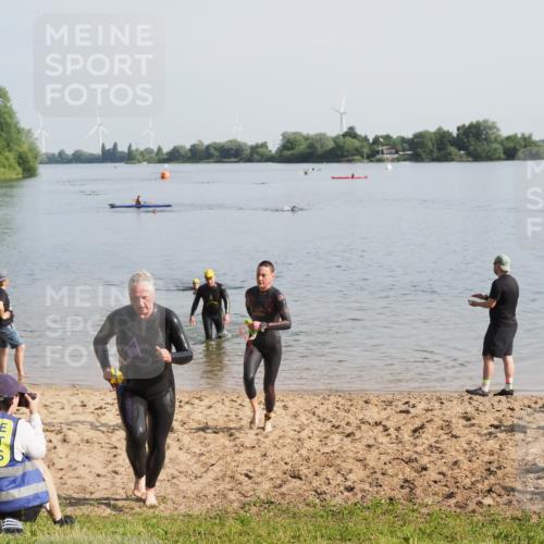 21.06.2025 - 27. Vierlanden-Triathlon MichiJ http://msf.ph/oto/7979501 15.06.2026 08:58:51 Schwimmen 208, 236 meine-sportfotos.de