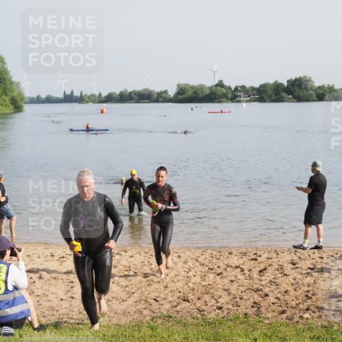21.06.2025 - 27. Vierlanden-Triathlon MichiJ http://msf.ph/oto/7979509 15.06.2026 08:58:52 Schwimmen 208, 236 meine-sportfotos.de