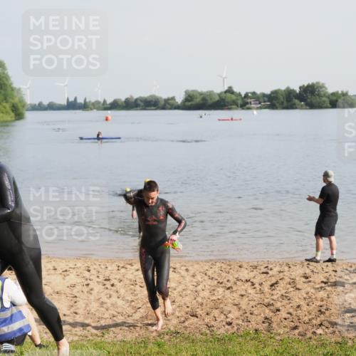 21.06.2025 - 27. Vierlanden-Triathlon MichiJ http://msf.ph/oto/7979524 15.06.2026 08:58:53 Schwimmen 208, 235, 236 meine-sportfotos.de