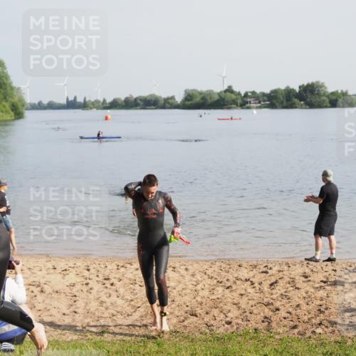 21.06.2025 - 27. Vierlanden-Triathlon MichiJ http://msf.ph/oto/7979525 15.06.2026 08:58:53 Schwimmen 208, 235, 236 meine-sportfotos.de