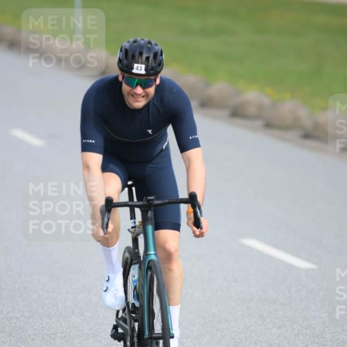 15.06.2025 - 27. Vierlanden-Triathlon H.Heesch http://msf.ph/oto/7979531 15.06.2025 10:33:35 Radfahren 43, 165, 208, 314, 322 meine-sportfotos.de