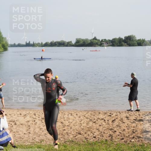 21.06.2025 - 27. Vierlanden-Triathlon MichiJ http://msf.ph/oto/7979534 15.06.2026 08:58:54 Schwimmen 208, 235, 236 meine-sportfotos.de
