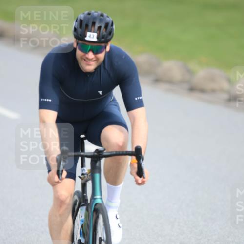 15.06.2025 - 27. Vierlanden-Triathlon H.Heesch http://msf.ph/oto/7979541 15.06.2025 10:33:35 Radfahren 43, 165, 208, 314, 322 meine-sportfotos.de