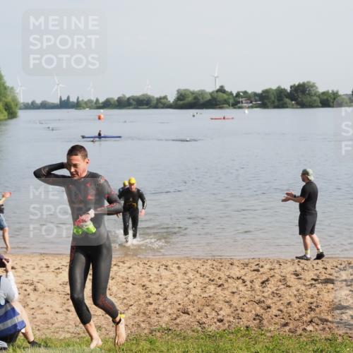 21.06.2025 - 27. Vierlanden-Triathlon MichiJ http://msf.ph/oto/7979543 15.06.2026 08:58:54 Schwimmen 208, 235, 236 meine-sportfotos.de
