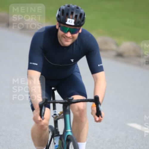 15.06.2025 - 27. Vierlanden-Triathlon H.Heesch http://msf.ph/oto/7979545 15.06.2025 10:33:36 Radfahren 43, 165, 208, 322 meine-sportfotos.de