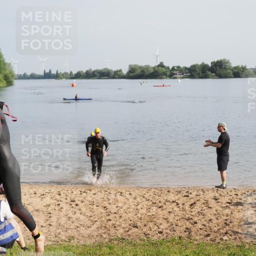 21.06.2025 - 27. Vierlanden-Triathlon MichiJ http://msf.ph/oto/7979548 15.06.2026 08:58:55 Schwimmen 208, 235, 236 meine-sportfotos.de
