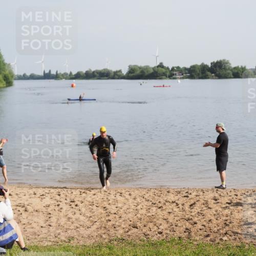 21.06.2025 - 27. Vierlanden-Triathlon MichiJ http://msf.ph/oto/7979558 15.06.2026 08:58:56 Schwimmen 208, 235, 236 meine-sportfotos.de