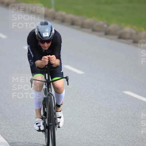 15.06.2025 - 27. Vierlanden-Triathlon H.Heesch http://msf.ph/oto/7979572 15.06.2025 10:33:45 Radfahren 75, 77, 322 meine-sportfotos.de
