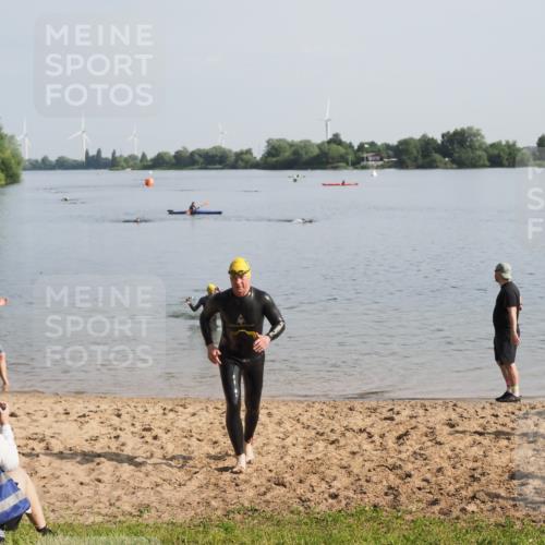 21.06.2025 - 27. Vierlanden-Triathlon MichiJ http://msf.ph/oto/7979605 15.06.2026 08:58:59 Schwimmen 208, 235, 236 meine-sportfotos.de