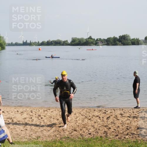 21.06.2025 - 27. Vierlanden-Triathlon MichiJ http://msf.ph/oto/7979606 15.06.2026 08:58:59 Schwimmen 208, 235, 236 meine-sportfotos.de