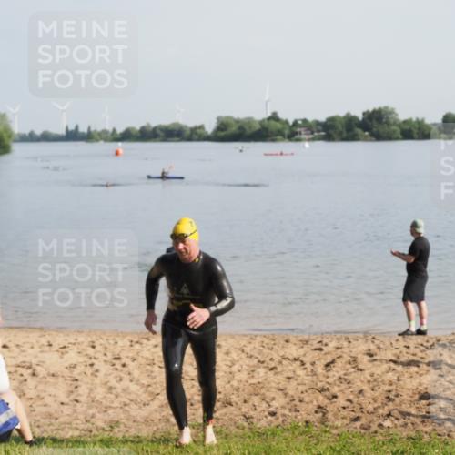 21.06.2025 - 27. Vierlanden-Triathlon MichiJ http://msf.ph/oto/7979629 15.06.2026 08:59:00 Schwimmen 208, 235, 236 meine-sportfotos.de