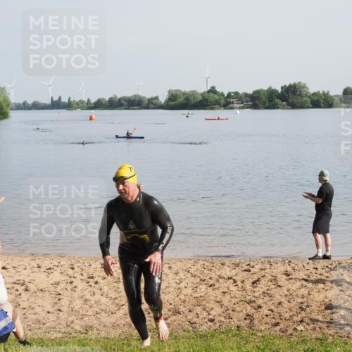 21.06.2025 - 27. Vierlanden-Triathlon MichiJ http://msf.ph/oto/7979637 15.06.2026 08:59:01 Schwimmen 208, 227, 235 meine-sportfotos.de