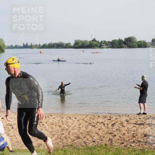 21.06.2025 - 27. Vierlanden-Triathlon MichiJ http://msf.ph/oto/7979648 15.06.2026 08:59:01 Schwimmen 208, 227, 235 meine-sportfotos.de