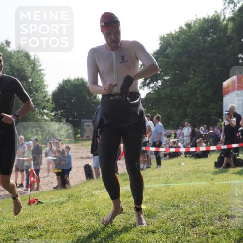 15.06.2025 - 27. Vierlanden-Triathlon KatJ http://msf.ph/oto/7979650 15.06.2025 08:43:38 Schwimmen 32, 65, 74 meine-sportfotos.de
