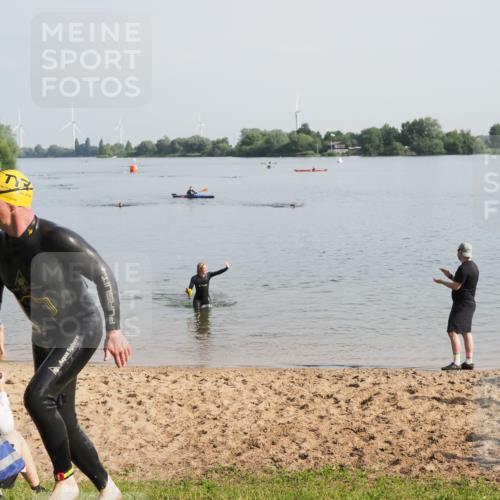 21.06.2025 - 27. Vierlanden-Triathlon MichiJ http://msf.ph/oto/7979655 15.06.2026 08:59:02 Schwimmen 227, 235 meine-sportfotos.de