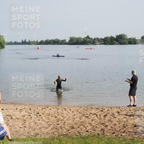 21.06.2025 - 27. Vierlanden-Triathlon MichiJ http://msf.ph/oto/7979658 15.06.2026 08:59:03 Schwimmen 227, 235 meine-sportfotos.de