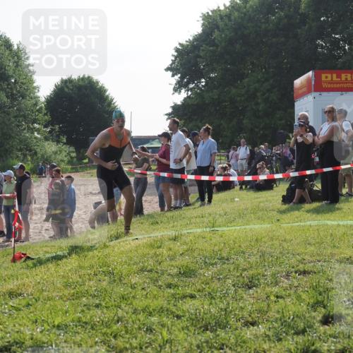 15.06.2025 - 27. Vierlanden-Triathlon KatJ http://msf.ph/oto/7979663 15.06.2025 08:43:43 Schwimmen 32, 65, 74 meine-sportfotos.de