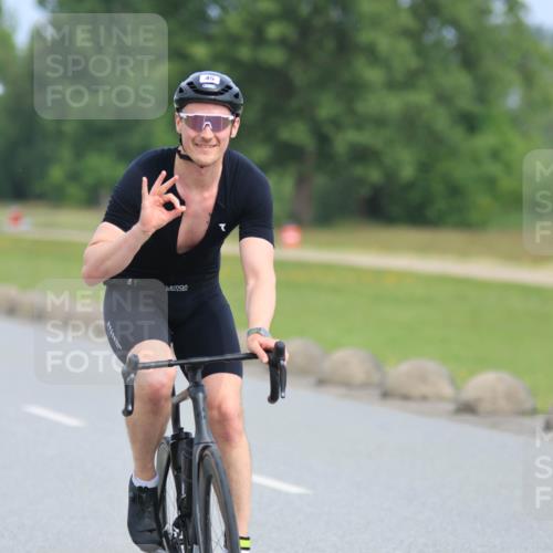 15.06.2025 - 27. Vierlanden-Triathlon H.Heesch http://msf.ph/oto/7979666 15.06.2025 10:35:05 Radfahren 45, 122, 128, 137, 316, 330 meine-sportfotos.de