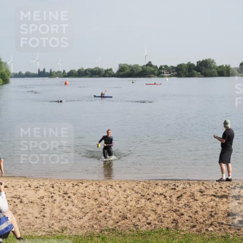 21.06.2025 - 27. Vierlanden-Triathlon MichiJ http://msf.ph/oto/7979668 15.06.2026 08:59:04 Schwimmen 227, 235 meine-sportfotos.de