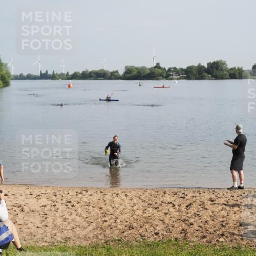 21.06.2025 - 27. Vierlanden-Triathlon MichiJ http://msf.ph/oto/7979674 15.06.2026 08:59:04 Schwimmen 227, 235 meine-sportfotos.de