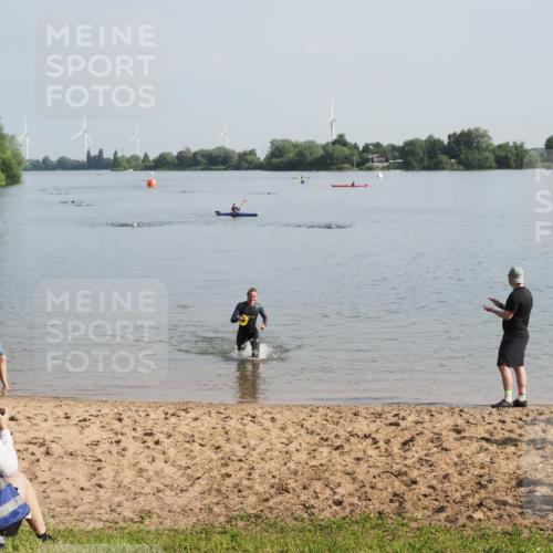 21.06.2025 - 27. Vierlanden-Triathlon MichiJ http://msf.ph/oto/7979677 15.06.2026 08:59:04 Schwimmen 227, 235 meine-sportfotos.de