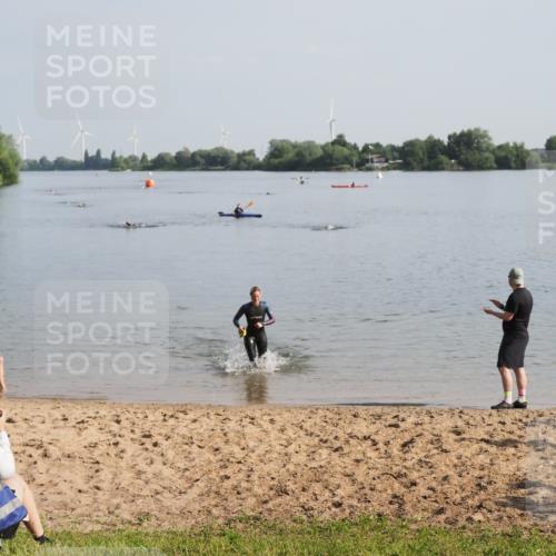 21.06.2025 - 27. Vierlanden-Triathlon MichiJ http://msf.ph/oto/7979687 15.06.2026 08:59:05 Schwimmen 227, 235 meine-sportfotos.de
