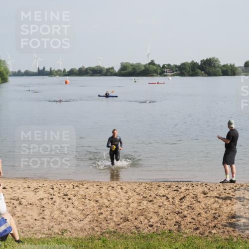 21.06.2025 - 27. Vierlanden-Triathlon MichiJ http://msf.ph/oto/7979691 15.06.2026 08:59:05 Schwimmen 227, 235 meine-sportfotos.de