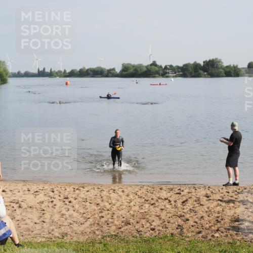 21.06.2025 - 27. Vierlanden-Triathlon MichiJ http://msf.ph/oto/7979696 15.06.2026 08:59:05 Schwimmen 227, 235 meine-sportfotos.de