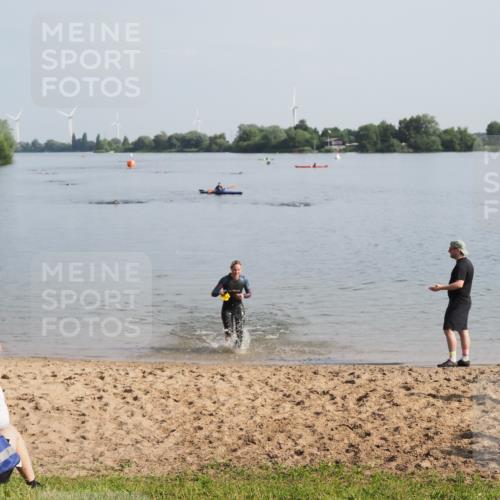 21.06.2025 - 27. Vierlanden-Triathlon MichiJ http://msf.ph/oto/7979712 15.06.2026 08:59:06 Schwimmen 227, 235 meine-sportfotos.de